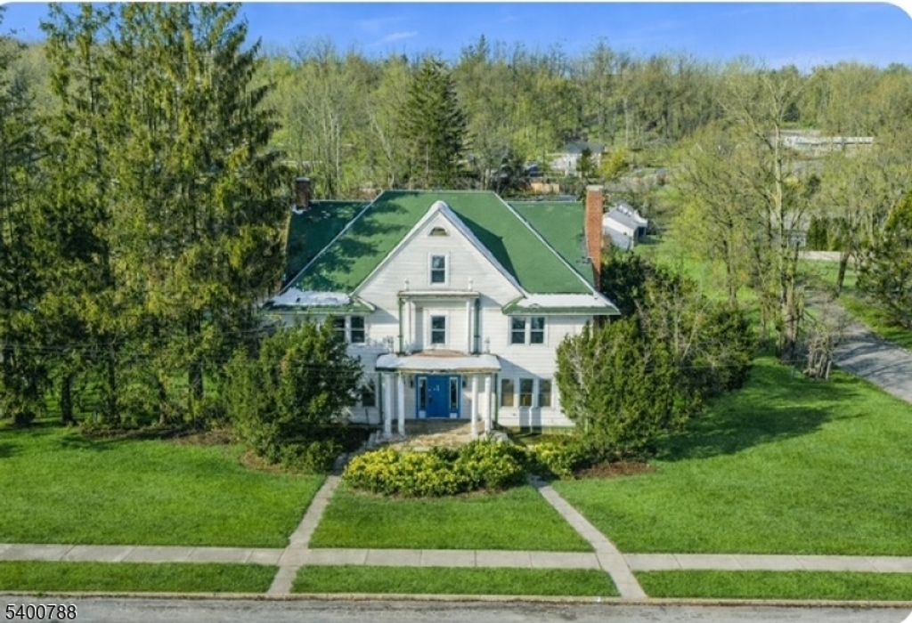 40 Park Ave, Newton Town, NJ 07860