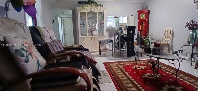 4090 NW 42nd Ave 304, Lauderdale Lakes, FL 33319
