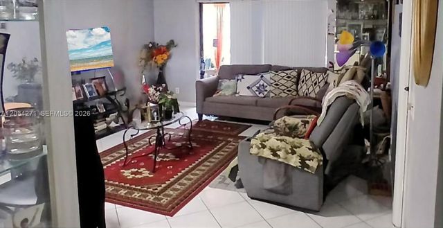 4090 NW 42nd Ave 304, Lauderdale Lakes, FL 33319
