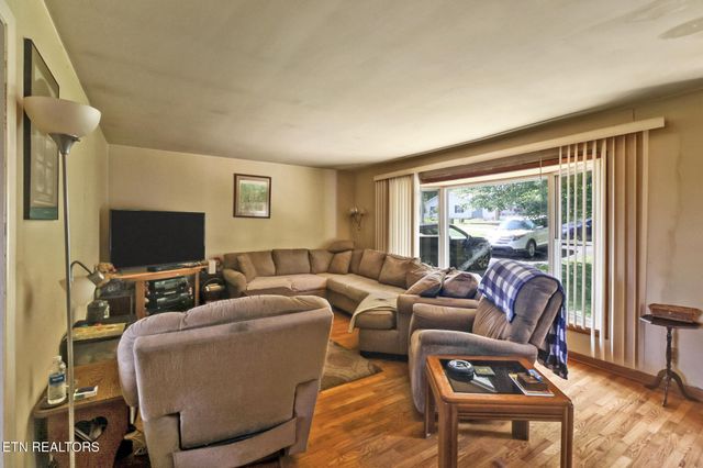 110 Clark Ave, Jamestown, TN 38556