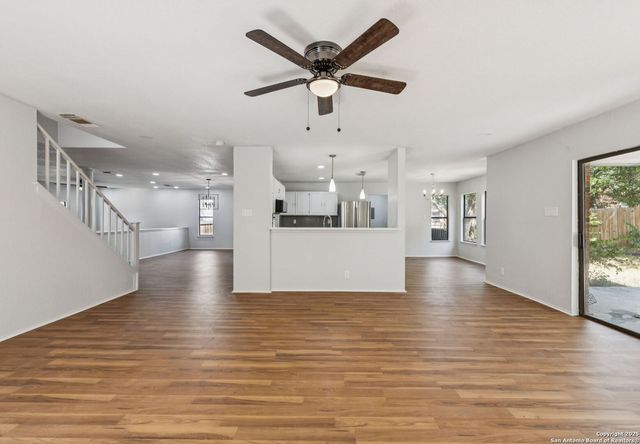 8127 Talkenhorn, Converse, TX 78109