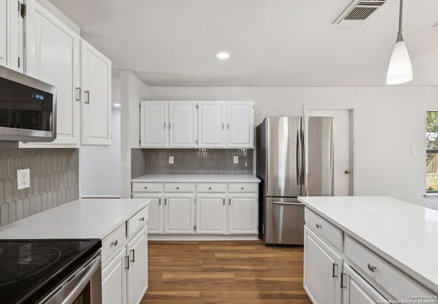 8127 Talkenhorn, Converse, TX 78109