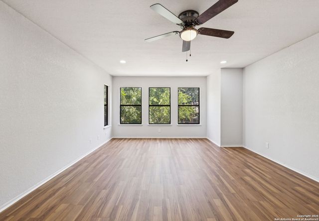 8127 Talkenhorn, Converse, TX 78109