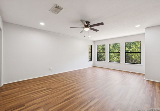 8127 Talkenhorn, Converse, TX 78109