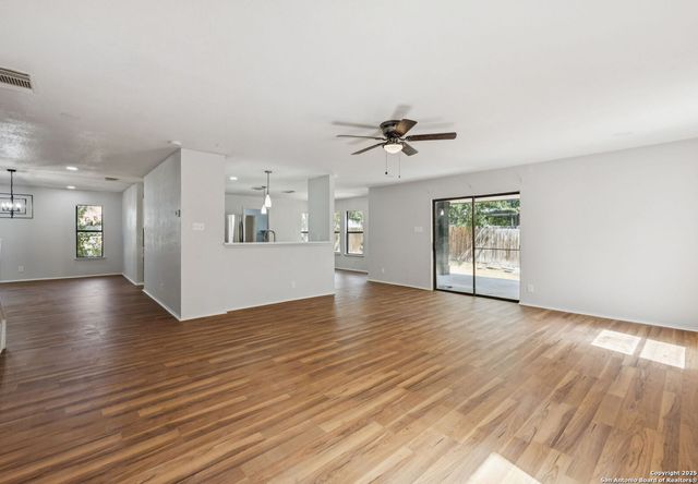 8127 Talkenhorn, Converse, TX 78109