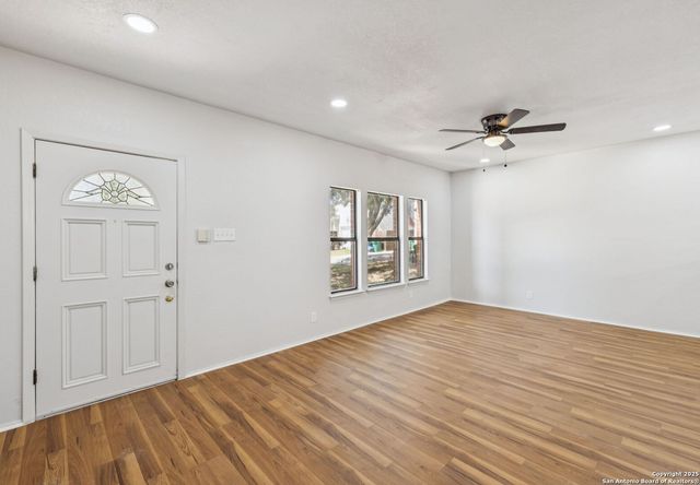 8127 Talkenhorn, Converse, TX 78109