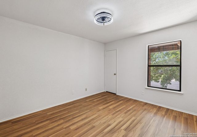 8127 Talkenhorn, Converse, TX 78109