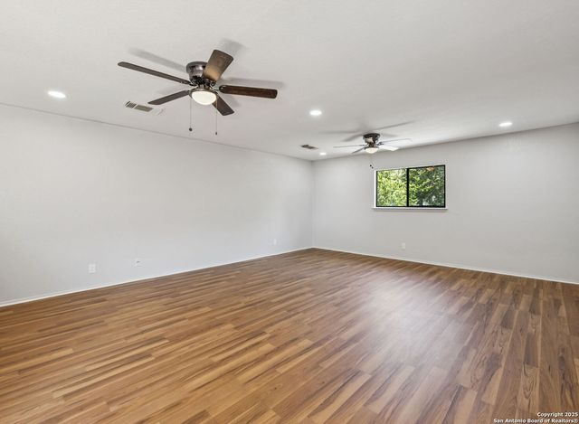 8127 Talkenhorn, Converse, TX 78109