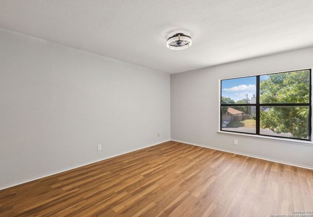 8127 Talkenhorn, Converse, TX 78109