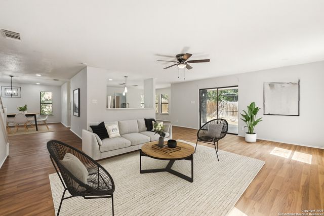 8127 Talkenhorn, Converse, TX 78109