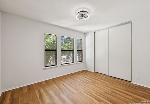 8127 Talkenhorn, Converse, TX 78109