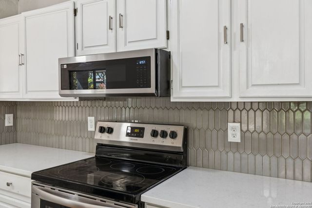 8127 Talkenhorn, Converse, TX 78109