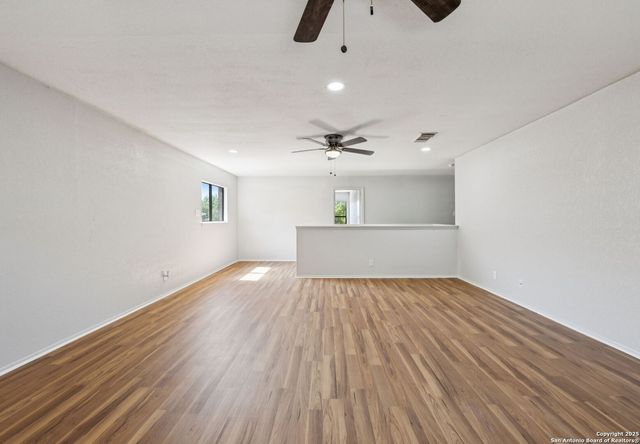 8127 Talkenhorn, Converse, TX 78109