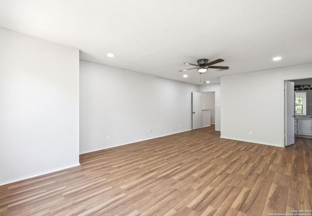 8127 Talkenhorn, Converse, TX 78109