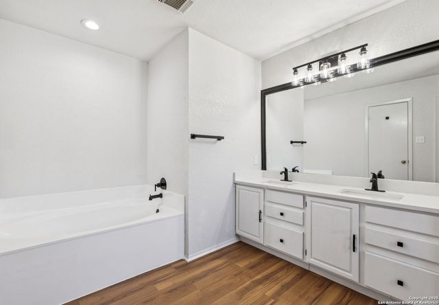 8127 Talkenhorn, Converse, TX 78109