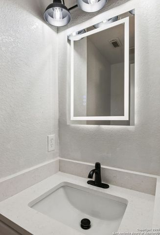 8127 Talkenhorn, Converse, TX 78109