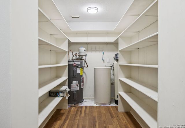 8127 Talkenhorn, Converse, TX 78109