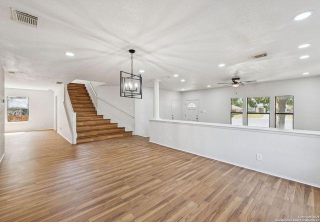 8127 Talkenhorn, Converse, TX 78109