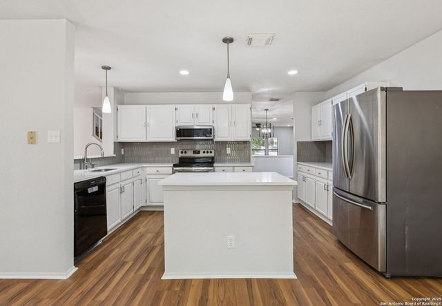 8127 Talkenhorn, Converse, TX 78109