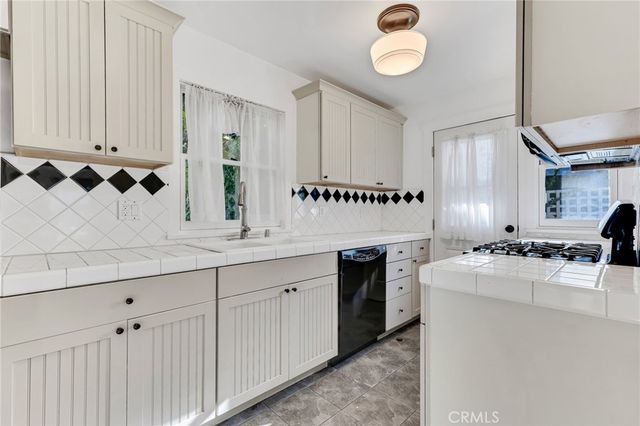 6117 Glen Holly Street, Los Angeles, CA 90068