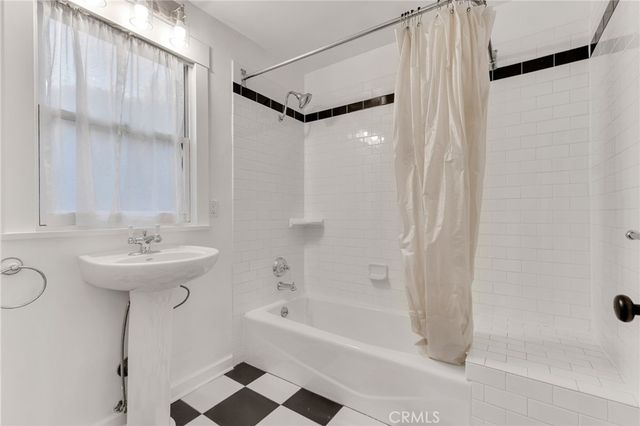 6117 Glen Holly Street, Los Angeles, CA 90068