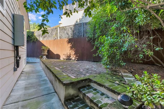 6117 Glen Holly Street, Los Angeles, CA 90068