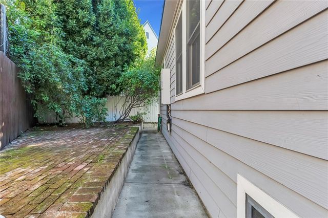 6117 Glen Holly Street, Los Angeles, CA 90068