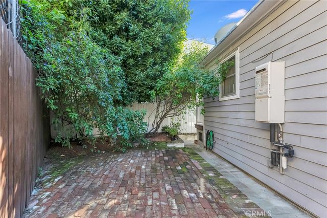6117 Glen Holly Street, Los Angeles, CA 90068
