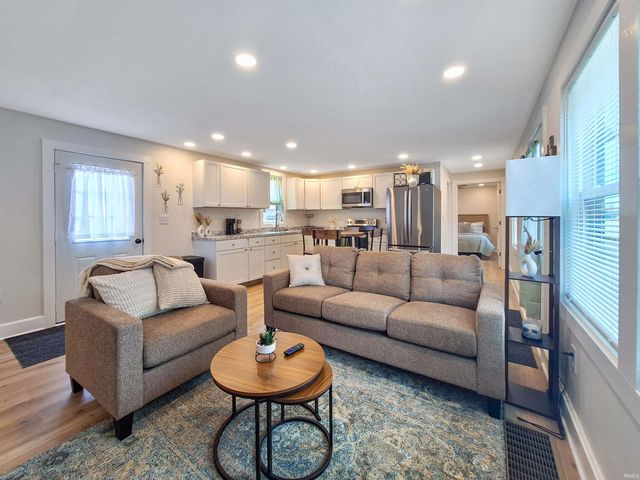 319 N Fourth Avenue, Evansville, IN 47710