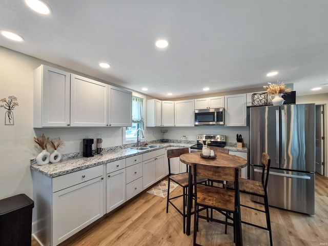 319 N Fourth Avenue, Evansville, IN 47710