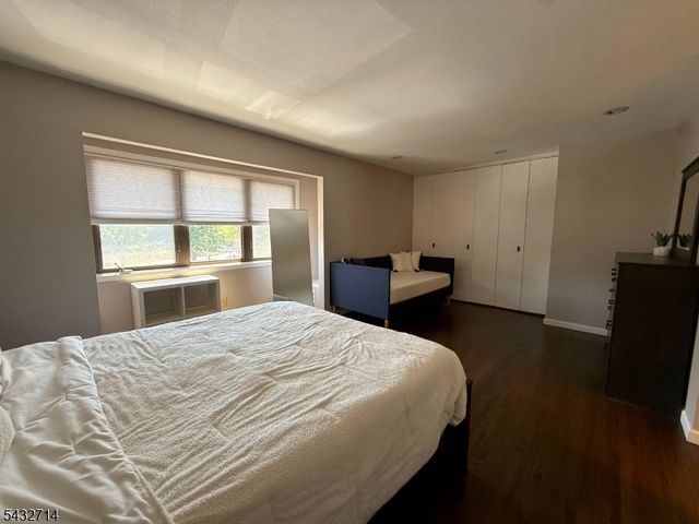 311 Tall Oak Ln, Hillsborough Twp., NJ 08844
