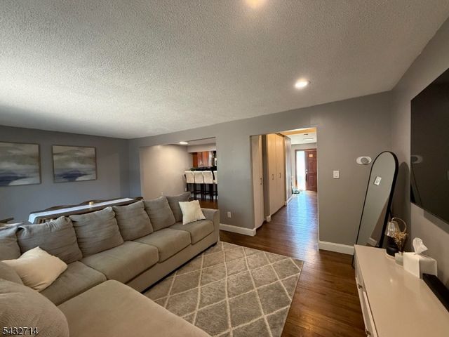 311 Tall Oak Ln, Hillsborough Twp., NJ 08844