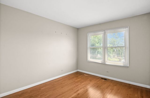 1054 Oakview Drive, Wheaton, IL 60187