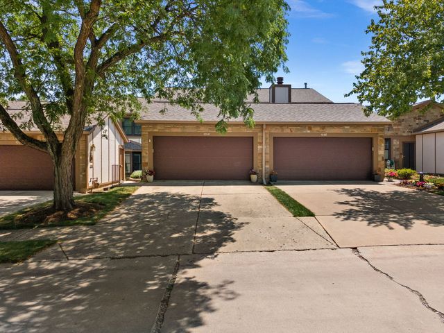 1054 Oakview Drive, Wheaton, IL 60187