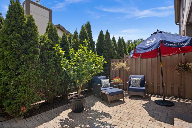 1054 Oakview Drive, Wheaton, IL 60187