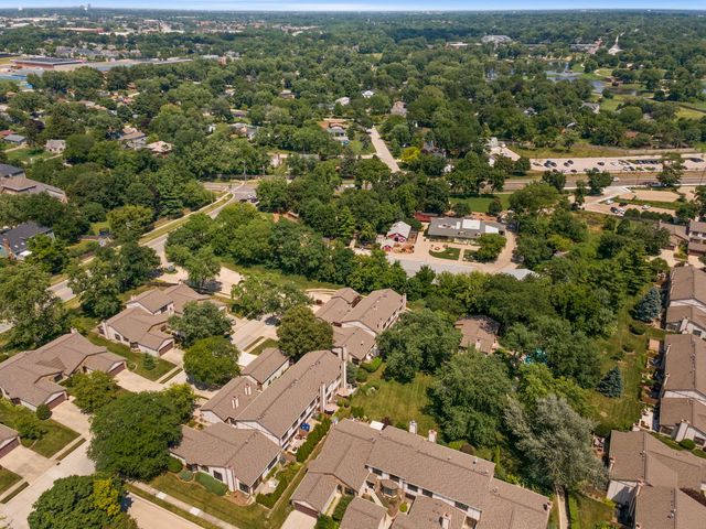 1054 Oakview Drive, Wheaton, IL 60187