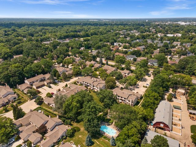 1054 Oakview Drive, Wheaton, IL 60187
