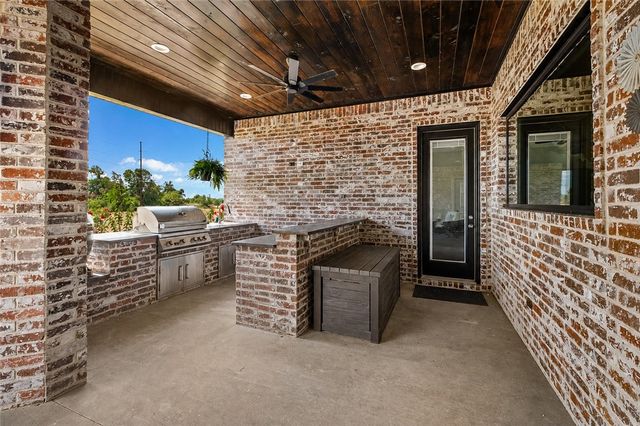 10794 SW Grand Summit Lane, Bentonville, AR 72713