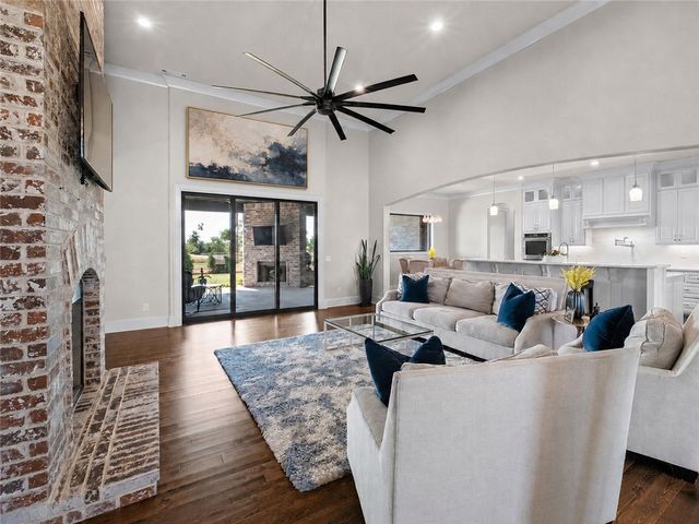 10794 SW Grand Summit Lane, Bentonville, AR 72713