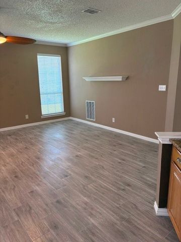 1826 Meadow Crest Drive, Grapevine, TX 76051