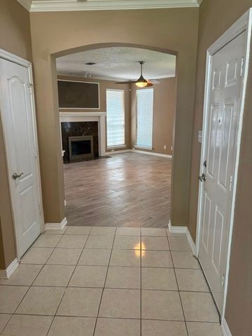 1826 Meadow Crest Drive, Grapevine, TX 76051