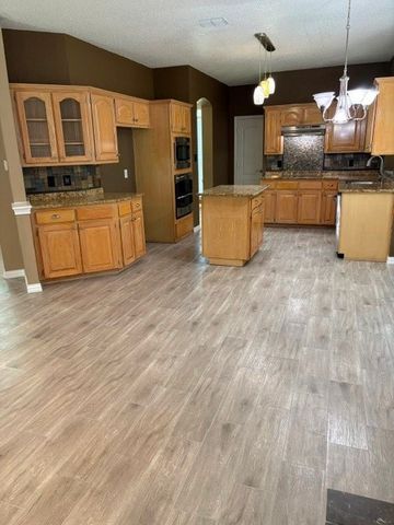 1826 Meadow Crest Drive, Grapevine, TX 76051