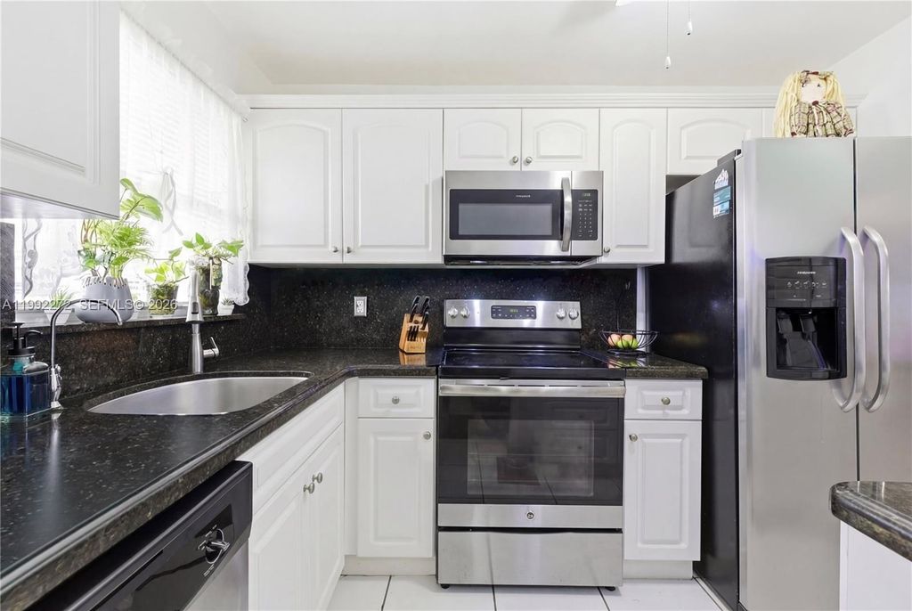 2651 E Sunrise Lakes Drive 104, Sunrise, FL 33322