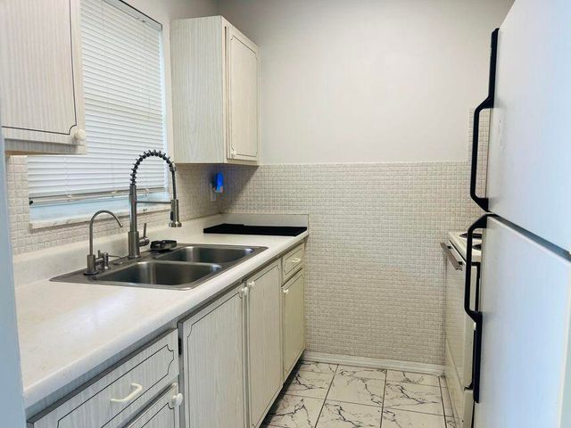 216 N Federal Highway 6, Lake Worth Beach, FL 33460