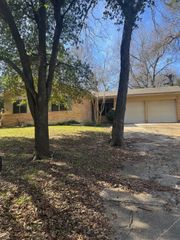 524 Brookwood Drive, Woodway, TX 76712