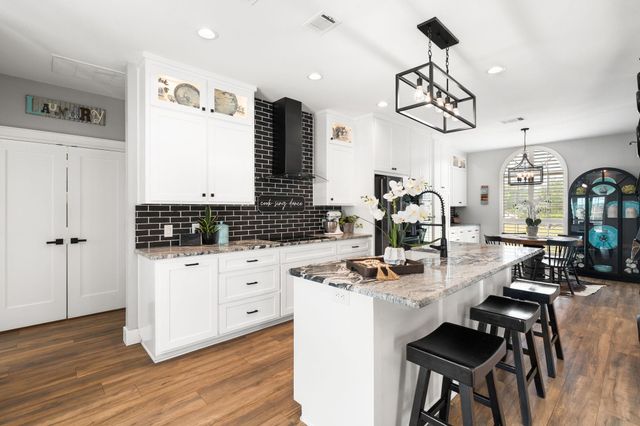 140 Shin Oak LN, Liberty Hill, TX 78642