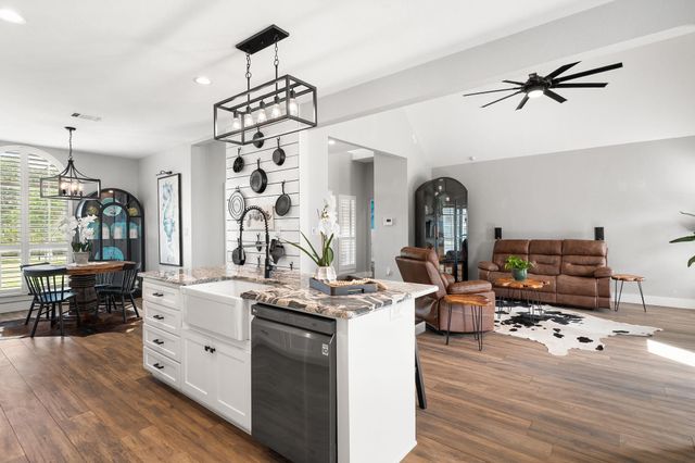 140 Shin Oak LN, Liberty Hill, TX 78642