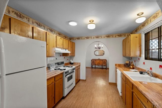 537 S Chimazo Dr, Pueblo West, CO 81007