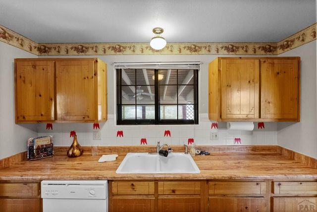 537 S Chimazo Dr, Pueblo West, CO 81007