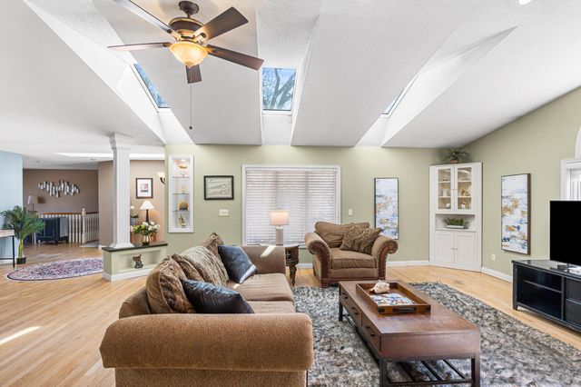 6859 Yuma Drive, Chanhassen, MN 55317